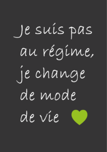 Texte indiquant "je suis pas au régime, je change de mode de vie" avec un coeur vert. Ecrit blanc sur fond gris foncé.